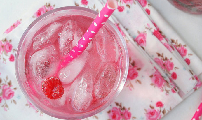 Освежающий напиток с малиной и вербеной