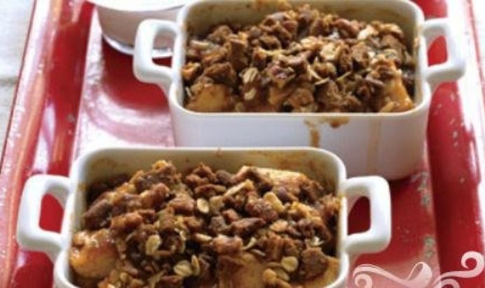 Запеканка из яблок и фиников