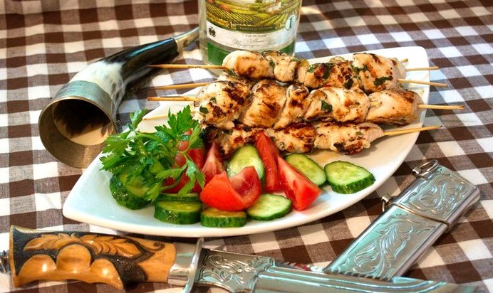 Куриный шашлык с мятным вкусом и вином