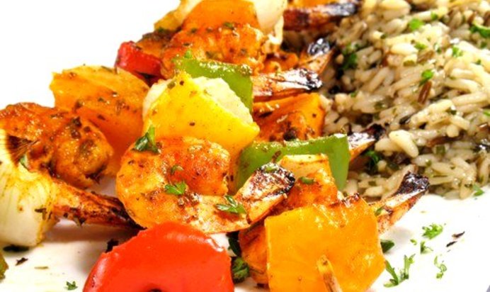 Шашлыки из креветок и манго в соке лайма