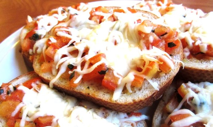 Бутерброды с помидорами в духовке