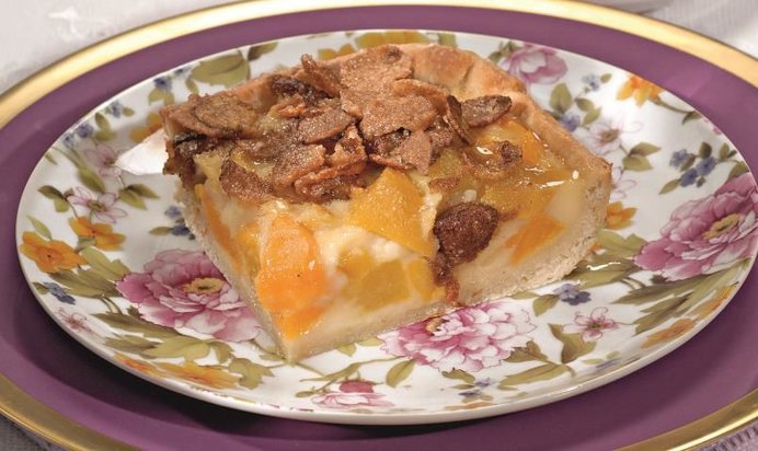 Пирог с персиками и мюсли
