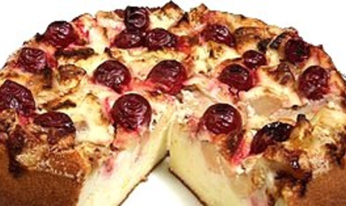 Творожная запеканка со сливами