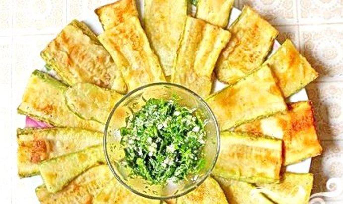 Жареные кабачки с чесночным соусом