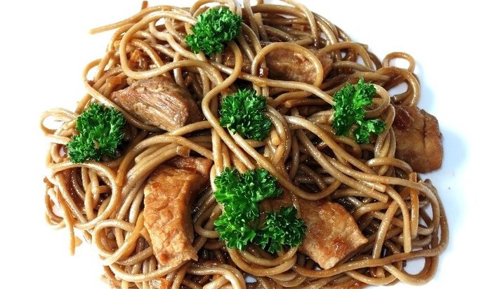 Гречневая лапша со свининой