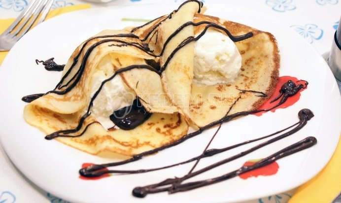 Блинчики с мороженым и шоколадом