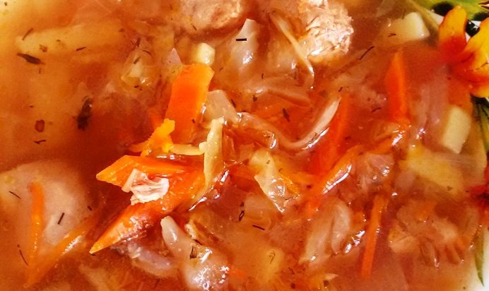 Щи из свежей капусты с зеленью