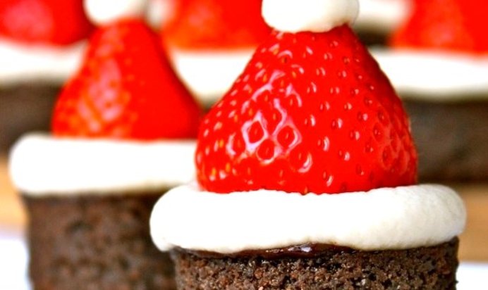 Новогодние пирожные Шапка Деда Мороза