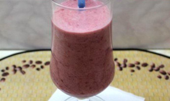 Малиново-банановый смузи