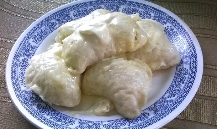 Паровые вареники с творогом и изюмом