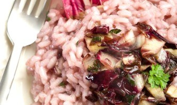 Розовое ризотто с радиккьо и красным вином