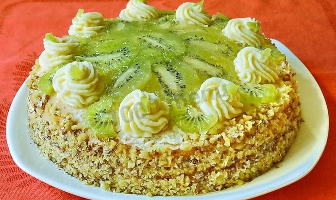 Бисквитный торт с киви