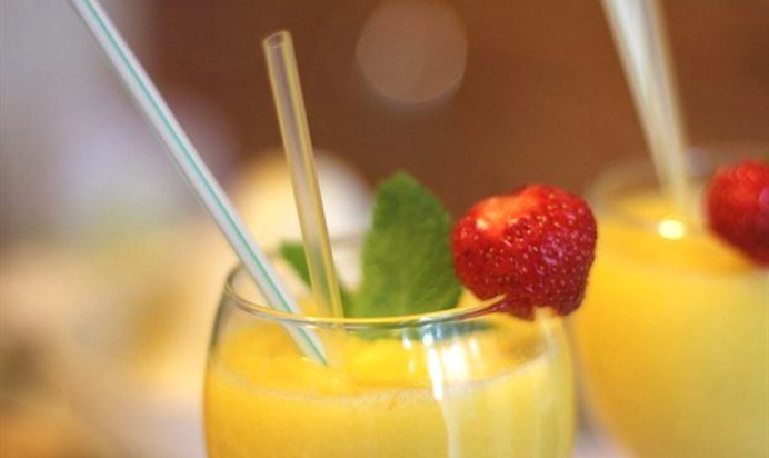 Мангово-ананасовый смузи