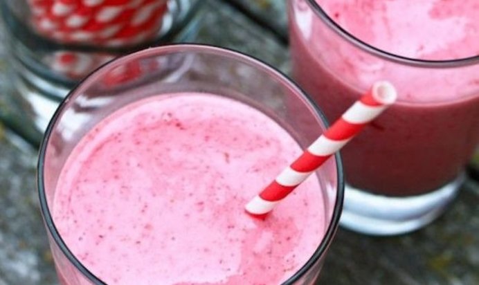 Вишнево-ванильный смузи с йогуртом