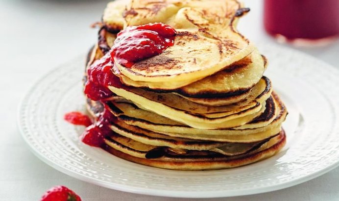 Оладьи с клубничным джемом