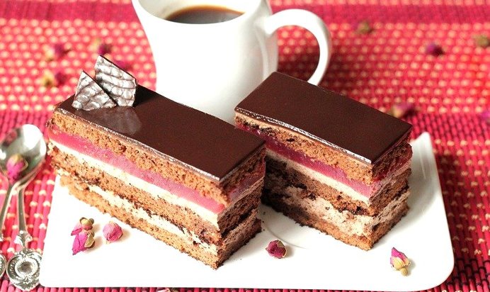 Шоколадно-малиновые пирожные