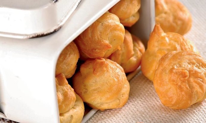 Овсяные оладьи с томатно-перечным соусом