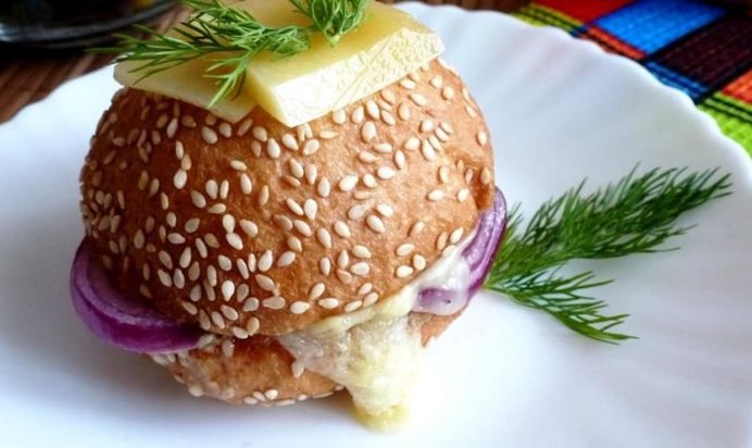 Теплый бутерброд с шампиньоном и сыром