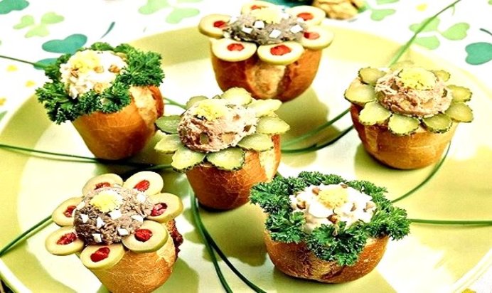 Бутерброды со шпротным паштетом