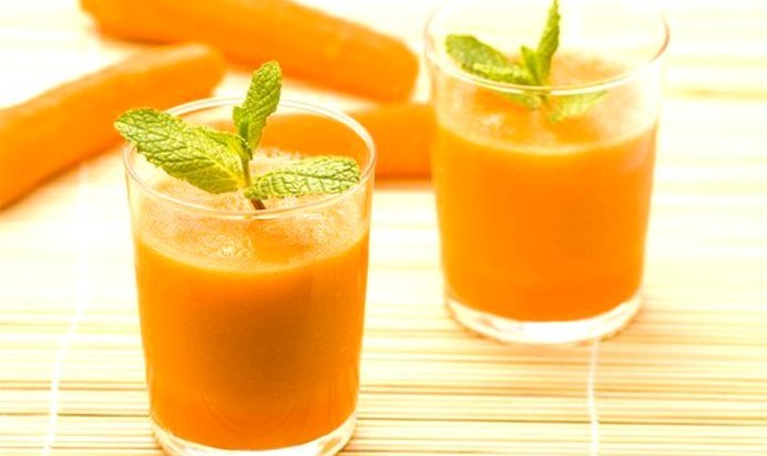 Смузи с сельдереем, морковью и яблоком