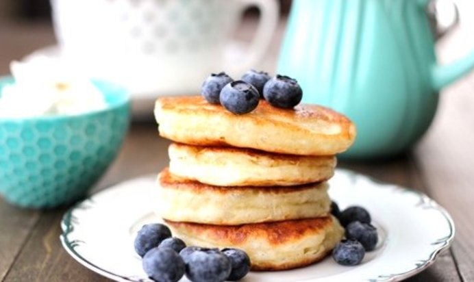 Оладьи на молоке и дрожжах пышные