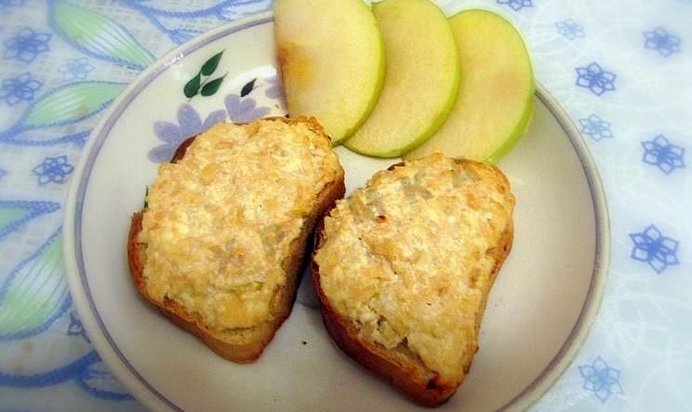 Бутерброды с творожно-яблочной массой