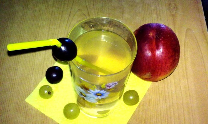 Компот из винограда и нектарина