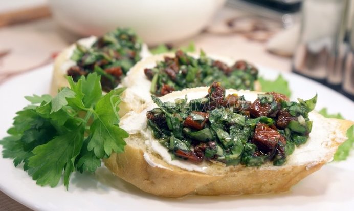 Бутерброды с зеленью и творожным сыром