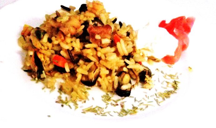 Плов с диким рисом и морскими гадами