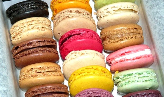 Французское пирожное макарон