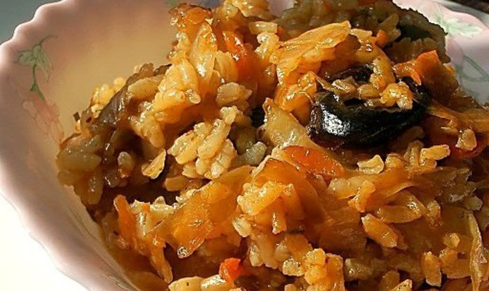 Плов с черносливом