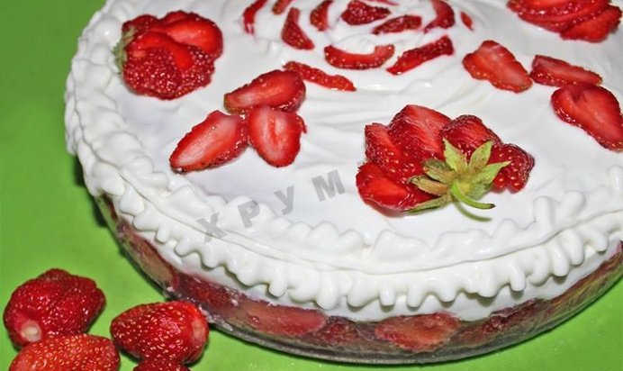 Клубничка торт творожно клубничный