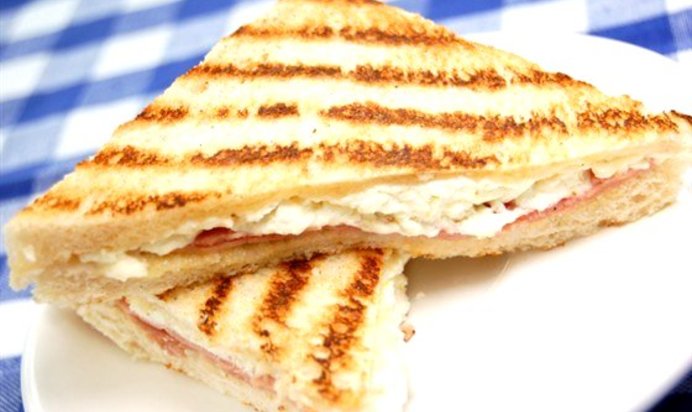 Горячие бутерброды с копченой индейкой