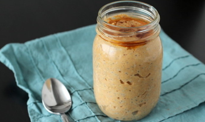 Овсянка в банке с морковью и кленовым сиропом