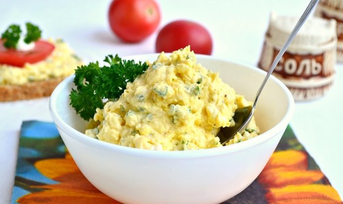 Намазка для бутербродов из вареных желтков и плавленого сыра