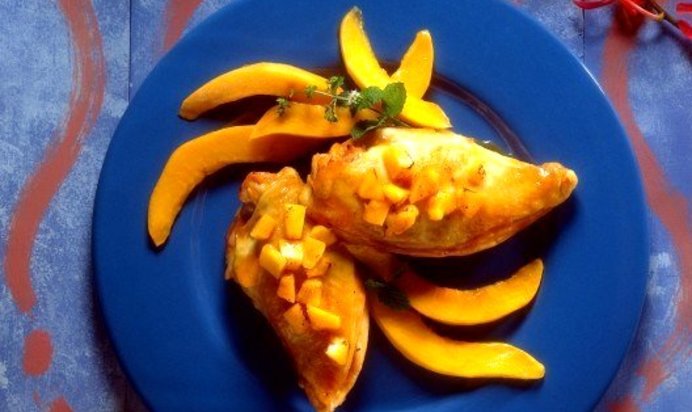 Тартинки из свежего кукурузного хлеба, горчицы, ветчины и чатни