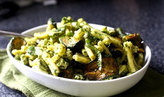 Салат из цукини и макарон