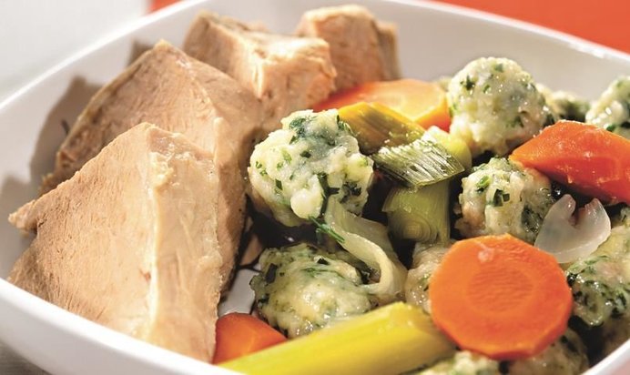 Свинина с клецками из петрушки