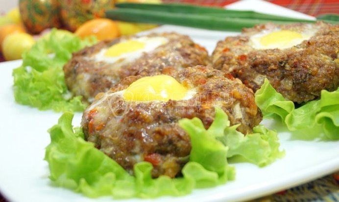 Овощи тушеные с сардельками