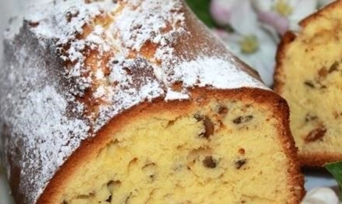 Кекс с изюмом и орехами