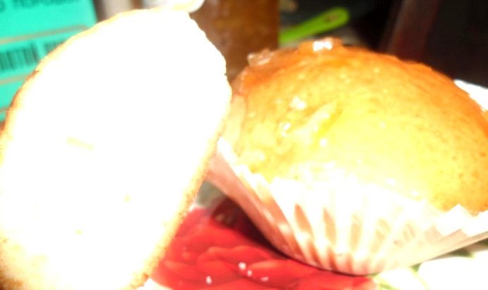 Лимонные кексы в бумажных формочках