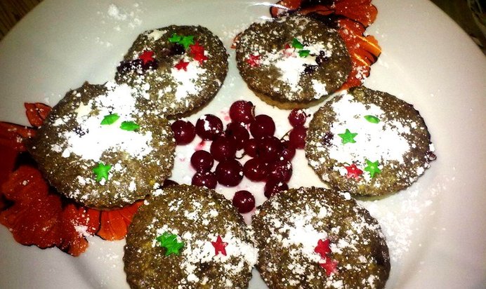 Творожно-шоколадные маффины с красной смородиной