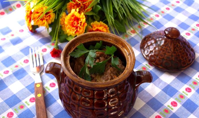 Гуляш из говядины в духовке