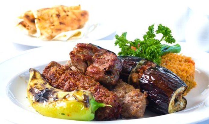 Бараньи шашлыки в йогурте и специях с цукини