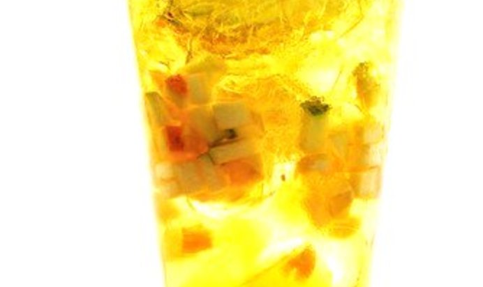 Апельсиновый пунш с джином и цитрусовым льдом