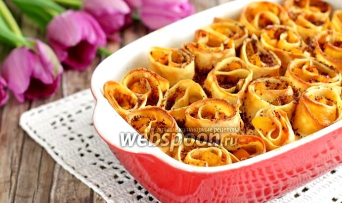 Блинные розочки с абрикосами