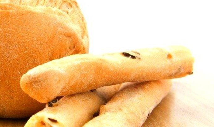 Хлебные палочки с маслинами и розмарином