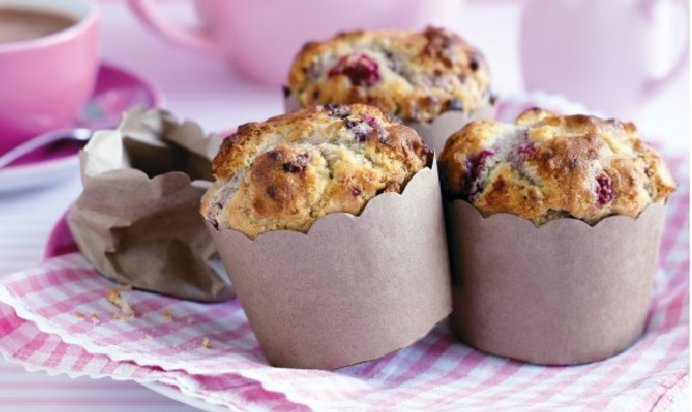 Маффины с белым шоколадом и виноградом