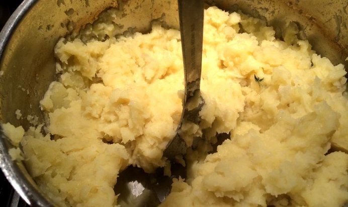 Картофельная запеканка с чеддером с итальянскими нотками