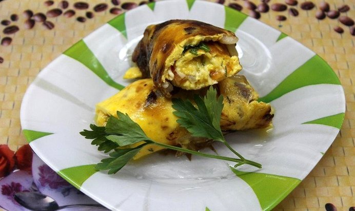 Омлет с сыром помидорами и беконом